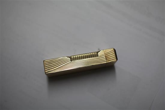 A 1960s 9ct gold Dunhill lighter, approx. 2.5in.